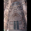 Das Hauptportal der Westfassade